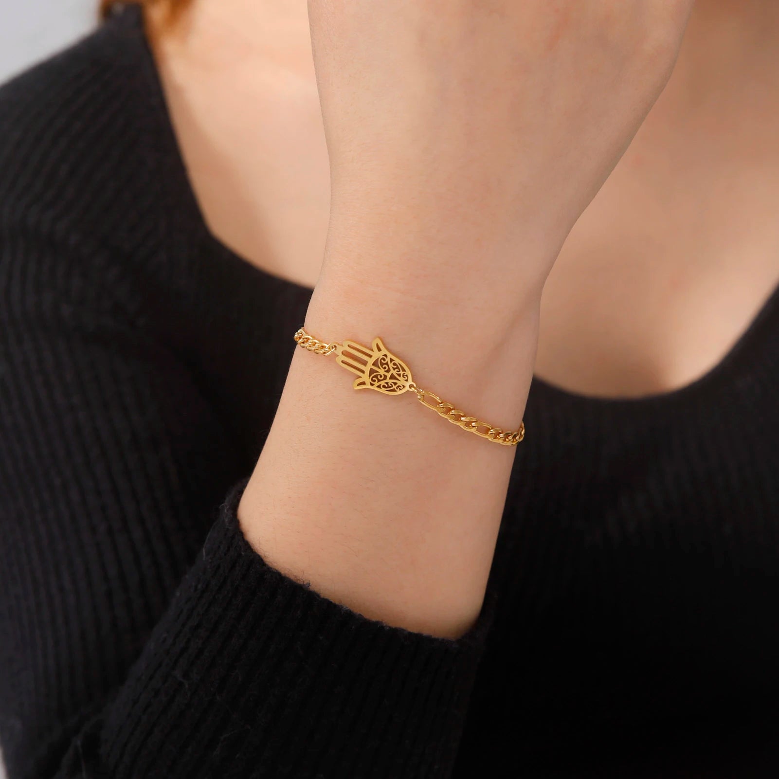Skyrim Amulet Hamsa Hand of Fatima Bracelets on Hand Gold Color Women's Bracelet Stainless Steel Islamic Lucky Jewelry Gift 2025