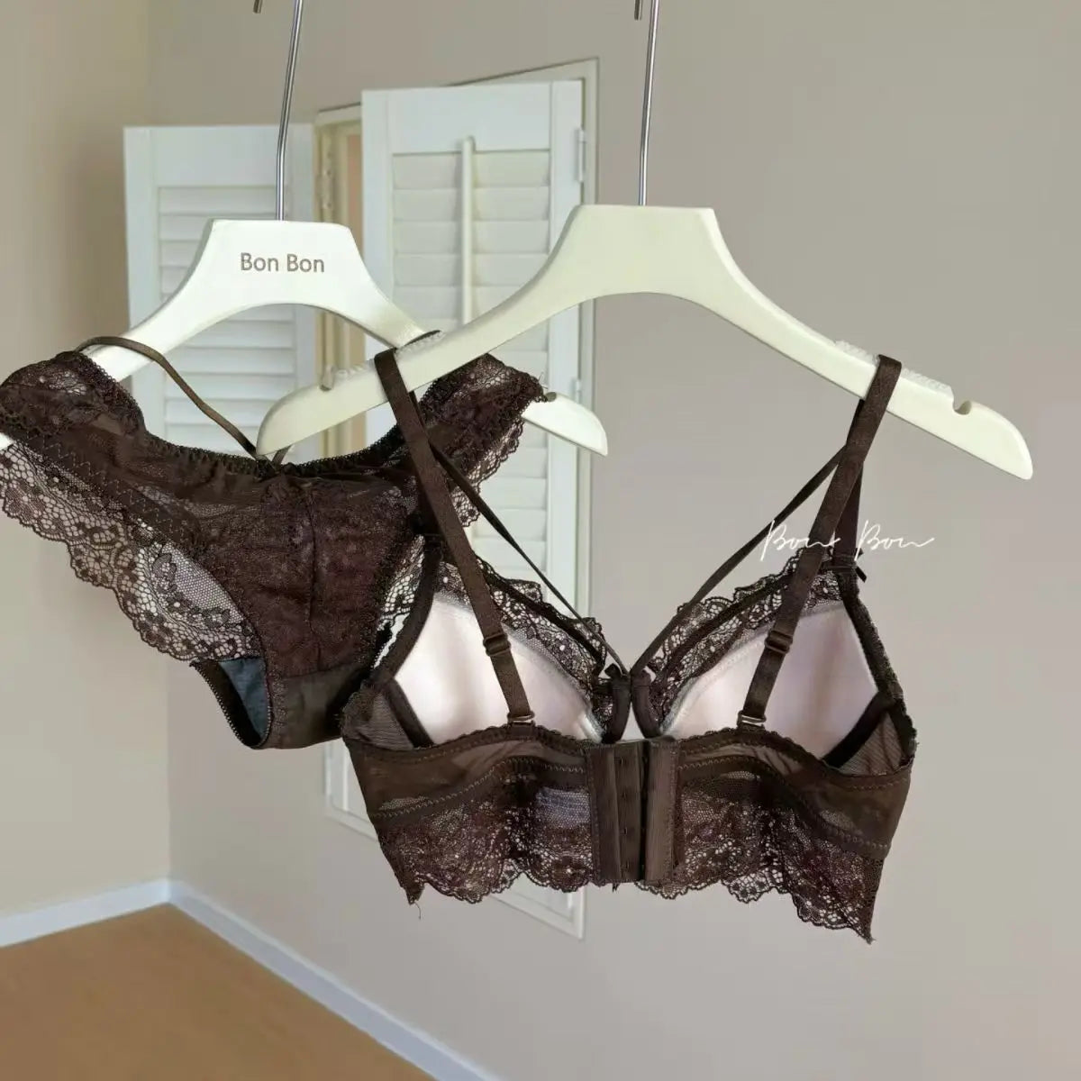 French Lace Underwire Bra Set