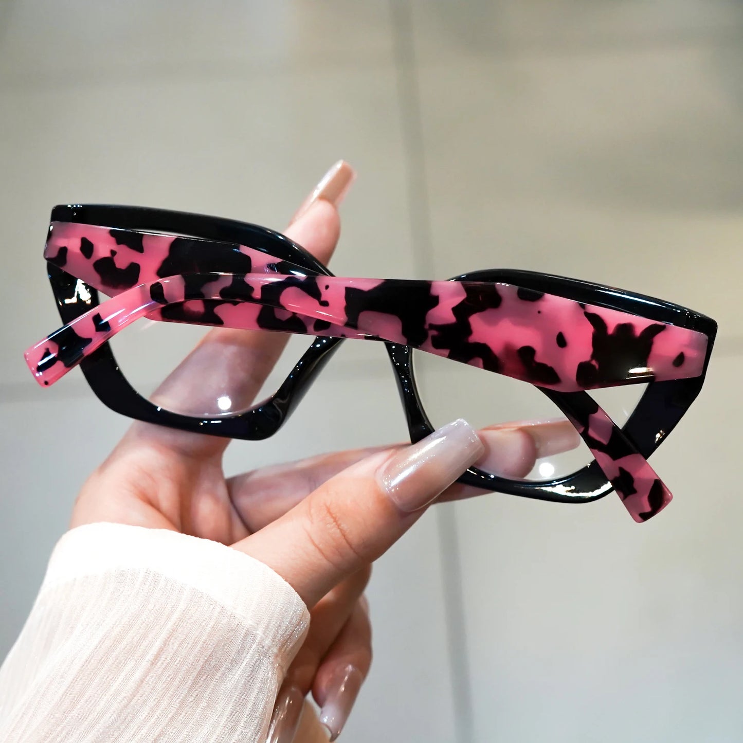 Women's Oversized Cat Eye Reading Glasses, Tortoise Print Readers with Adjustable Spring Hinge Fashion Presbyopia Eyewear