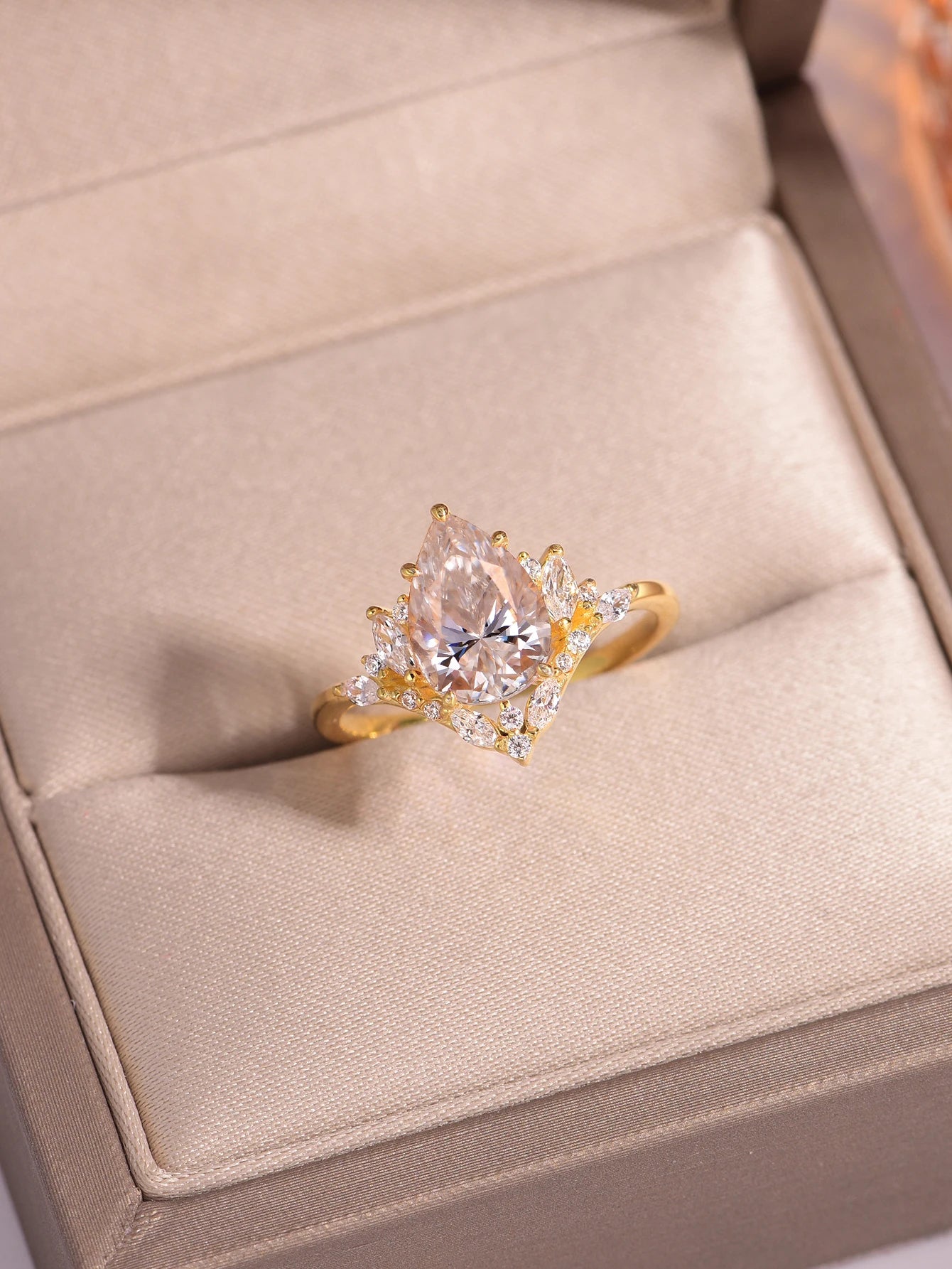 S925 Sterling Silver Water Drop 2CT Moissanite Ring Set Fine Jewelry Gold Plated 18k Suitable for Gift Giving Birthday Gift