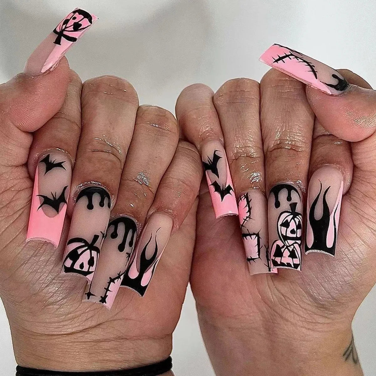 24pcs Glitter Pink Sequins Fake Nails 2025 Halloween Scary Skull Love Print False Nails Wearable European Ballet Press on Nails