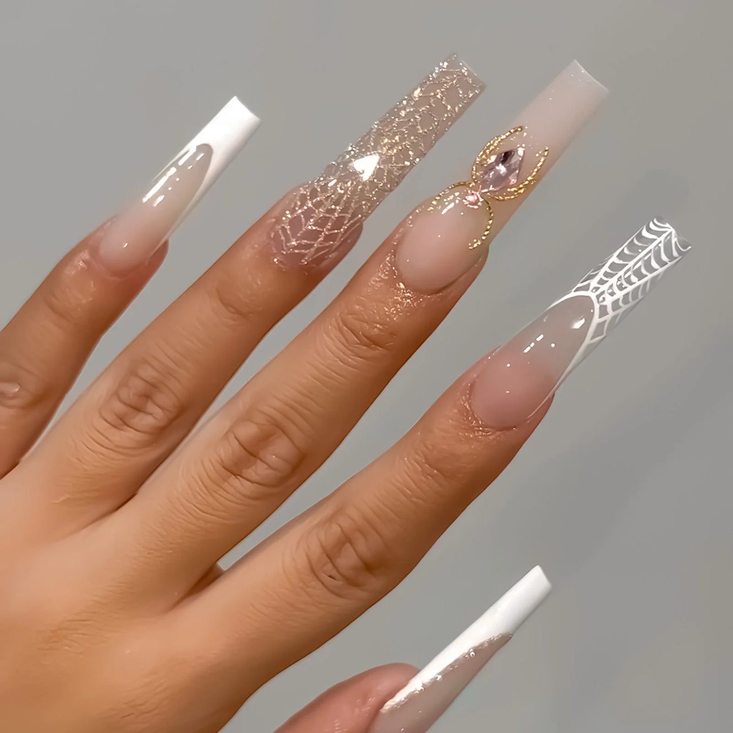 24pcs Glitter Pink Sequins Fake Nails 2025 Halloween Scary Skull Love Print False Nails Wearable European Ballet Press on Nails