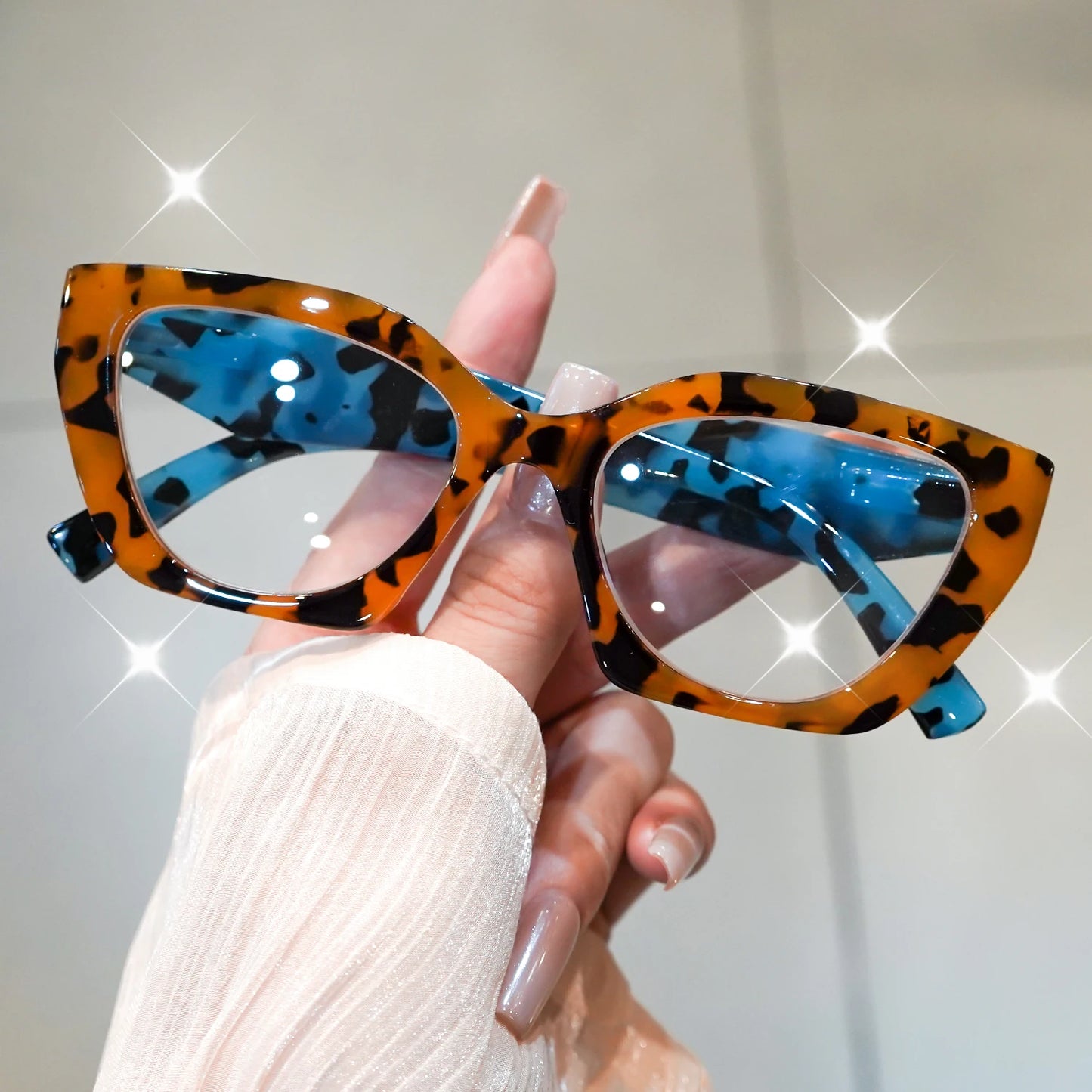 Women's Oversized Cat Eye Reading Glasses, Tortoise Print Readers with Adjustable Spring Hinge Fashion Presbyopia Eyewear