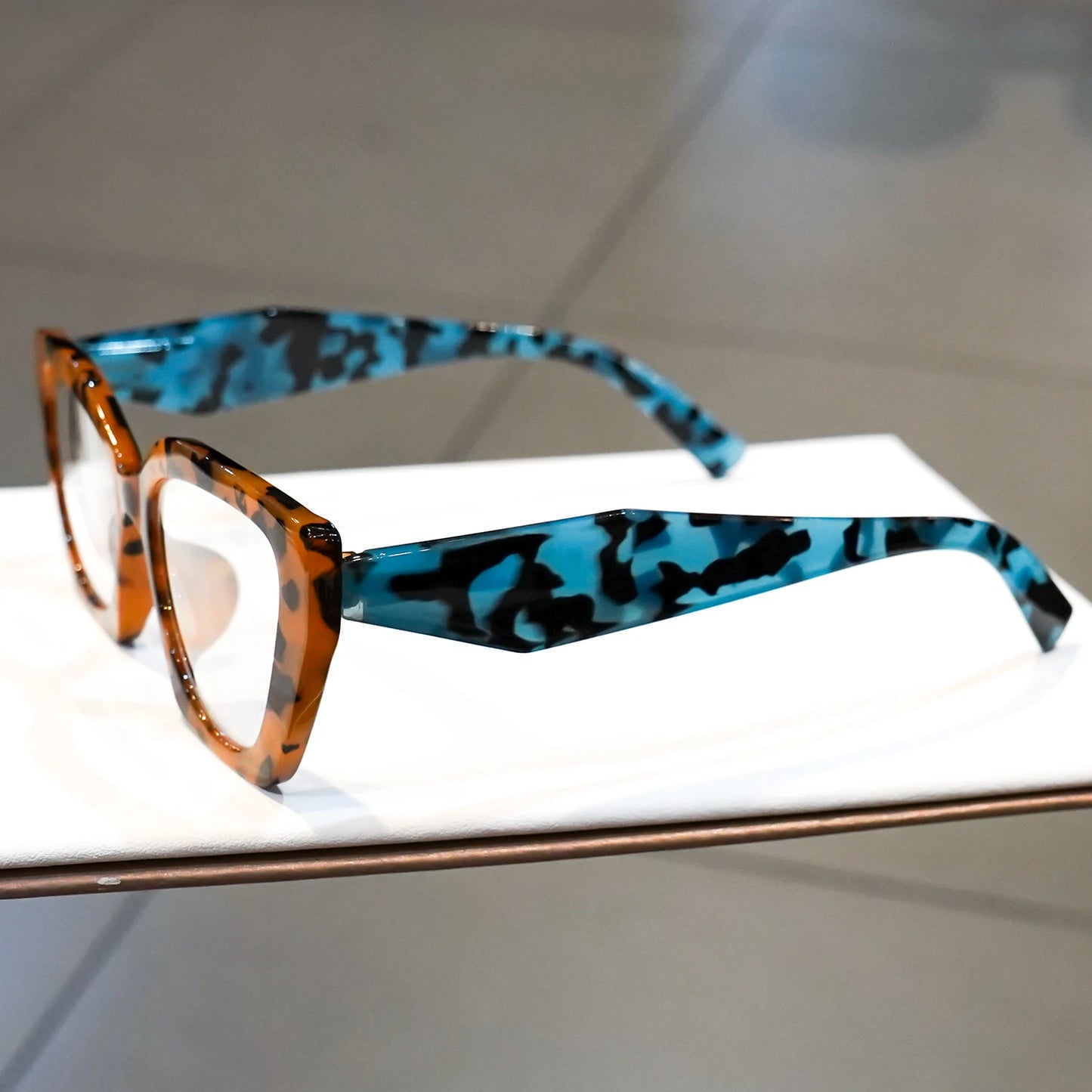 Women's Oversized Cat Eye Reading Glasses, Tortoise Print Readers with Adjustable Spring Hinge Fashion Presbyopia Eyewear