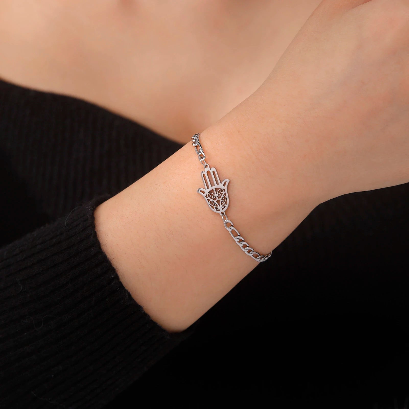 Skyrim Amulet Hamsa Hand of Fatima Bracelets on Hand Gold Color Women's Bracelet Stainless Steel Islamic Lucky Jewelry Gift 2025